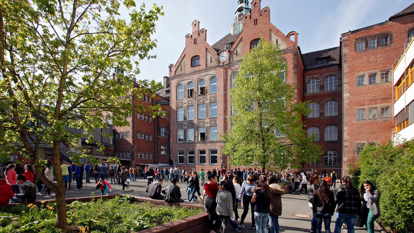 Wurden die Täter gestört? In der Dr.-Theo-Schöller-Schule kam es im Gegensatz zu anderen Schulen im Nürnberger Westen nicht zu Fällen von Vandalismus.