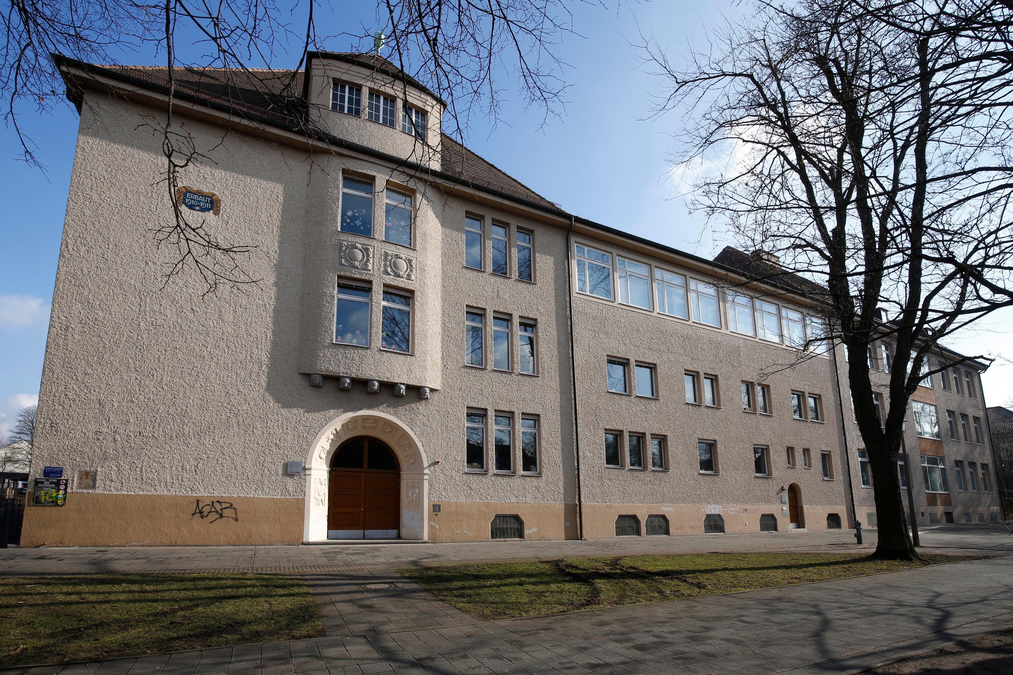 Die Friedrich-Wilhelm-Herschel-Schule liegt im Stadtteil Gibitzenhof. Sie gehört zum Mittelschulverbund Nürnberg-Süd und bietet viele Ganztagsangebote. Zur Homepage der Friedrich-Wilhelm-Herschel-Schule.