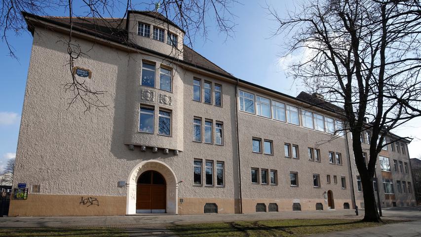 Die Friedrich-Wilhelm-Herschel-Schule liegt im Stadtteil Gibitzenhof. Sie gehört zum Mittelschulverbund Nürnberg-Süd und bietet viele Ganztagsangebote. Zur Homepage der Friedrich-Wilhelm-Herschel-Schule .