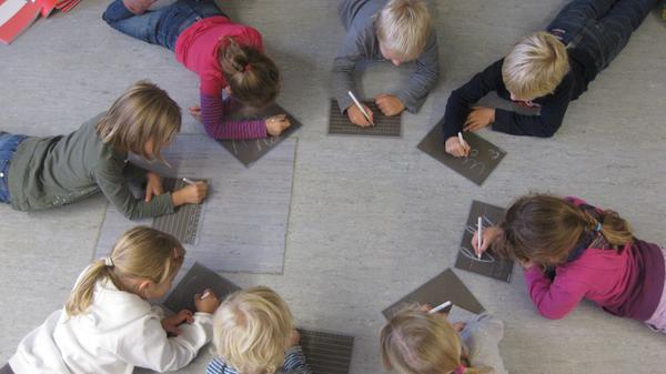 Wie der Name bereits verrät, liegt die Grundschule in Großgründlach. Im Schuljahr 2016/2017 werden hier rund 150 Kinder in acht Klassen unterrichtet. In allen Klassenzimmern gibt es moderne Projektionstechnik und Internet. Zur Homepage der Grundschule Großgründlach.