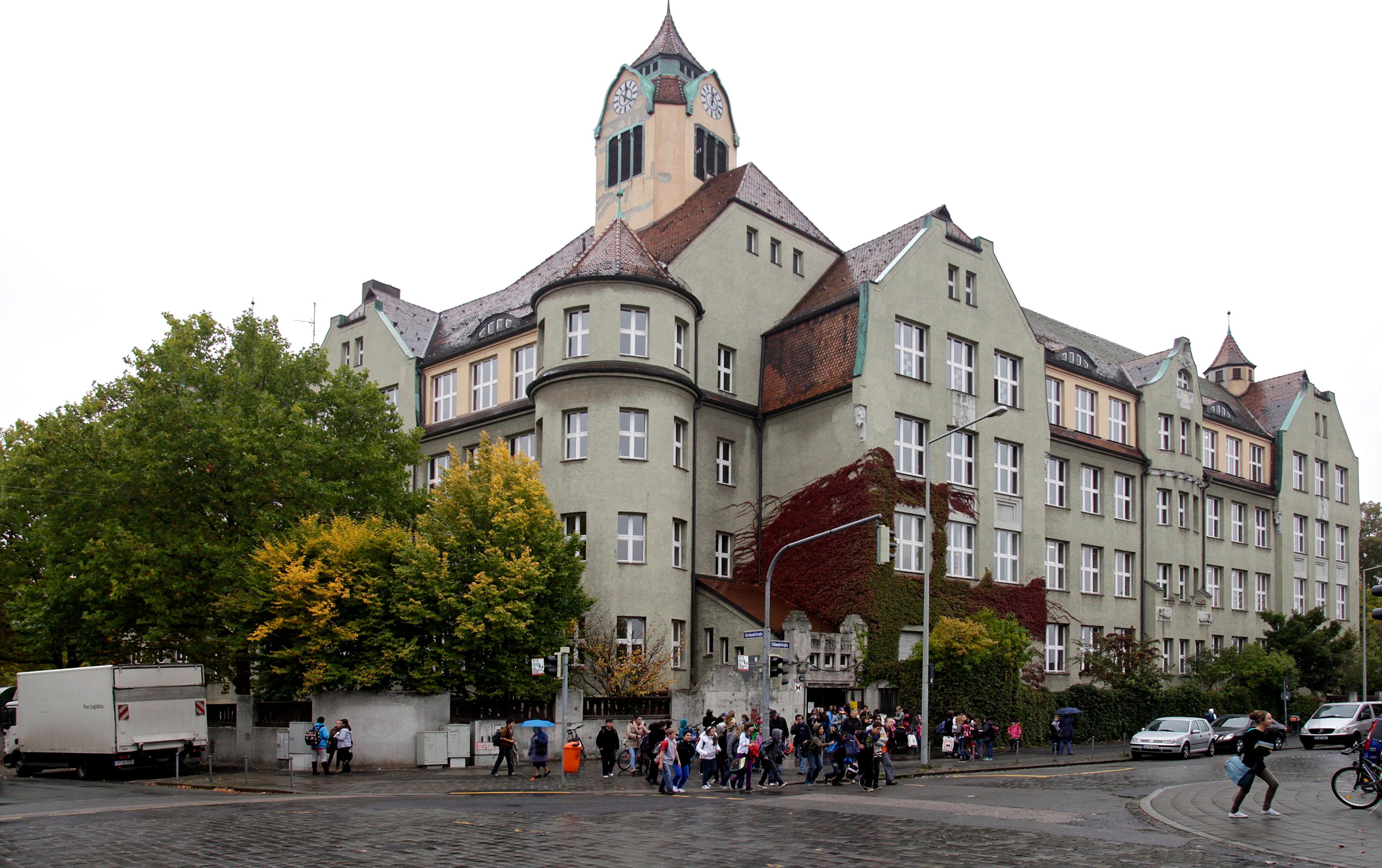 Im Norden Nürnbergs befindet sich die Ludwig-Uhland-Schule. Zur Homepage der Ludwig-Uhland-Schule.