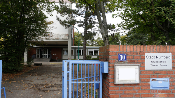 Hier tut sich was: In der Grundschule im Nürnberger Norden sind die Backer angerückt - für ein neues Schul- und Hortgebäude sowie für eine neue Turnhalle. Zur Schul-Homepage.