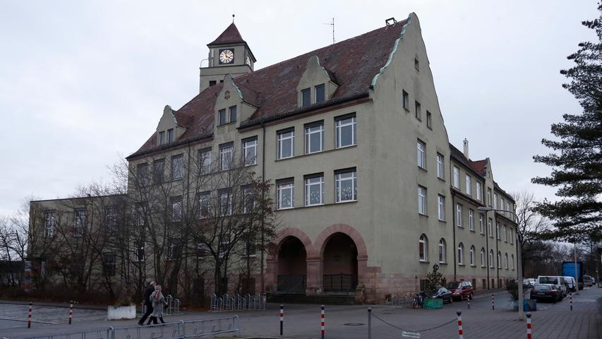 Die Grund- und Mittelschule an der Thusneldastraße in Mögeldorf blickt auf eine über 100-jährige Geschichte zurück. Zur Schul-Homepage .