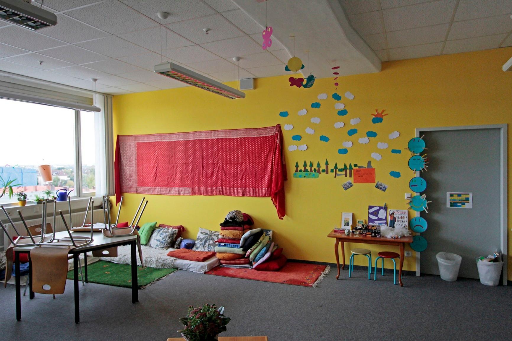 Die Jenaplan ist eine private Schule, an der es keine 45-Minuten-Fächer, sondern Unterricht in Stammgruppen gibt. Zur Schul-Homepage.