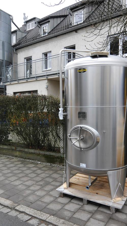 Riesen aus Edelstahl: Neue Tanks für die Brauerei Greif