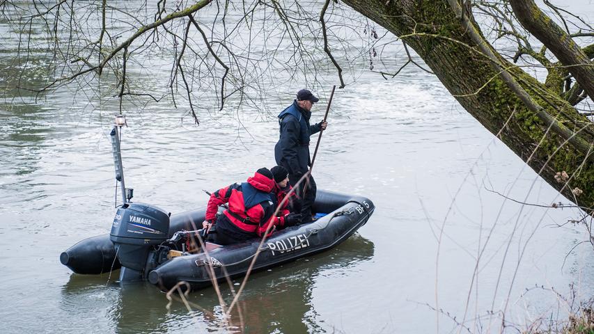 Suche nach Malina K.: Polizei sucht Donau mit einem Boot ab