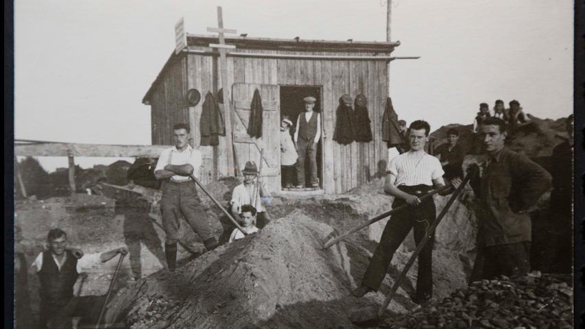 Von 1924 bis 1926 entstand in der Käsröthe die Jahn-Halle. Hier ein Bild der Bauhütte.