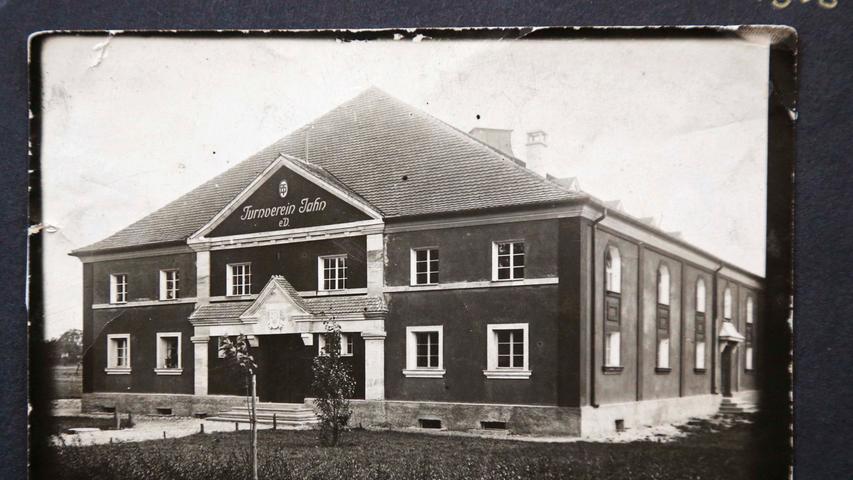 Und so sah die fertige Jahnhalle 1928 aus.