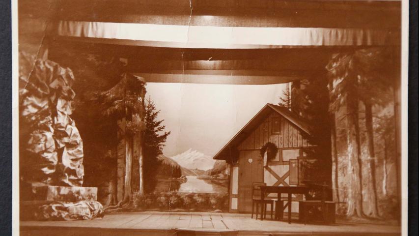 Schwarzwald-Idylle auf diesem Bühnenbild aus dem Jahr 1936.