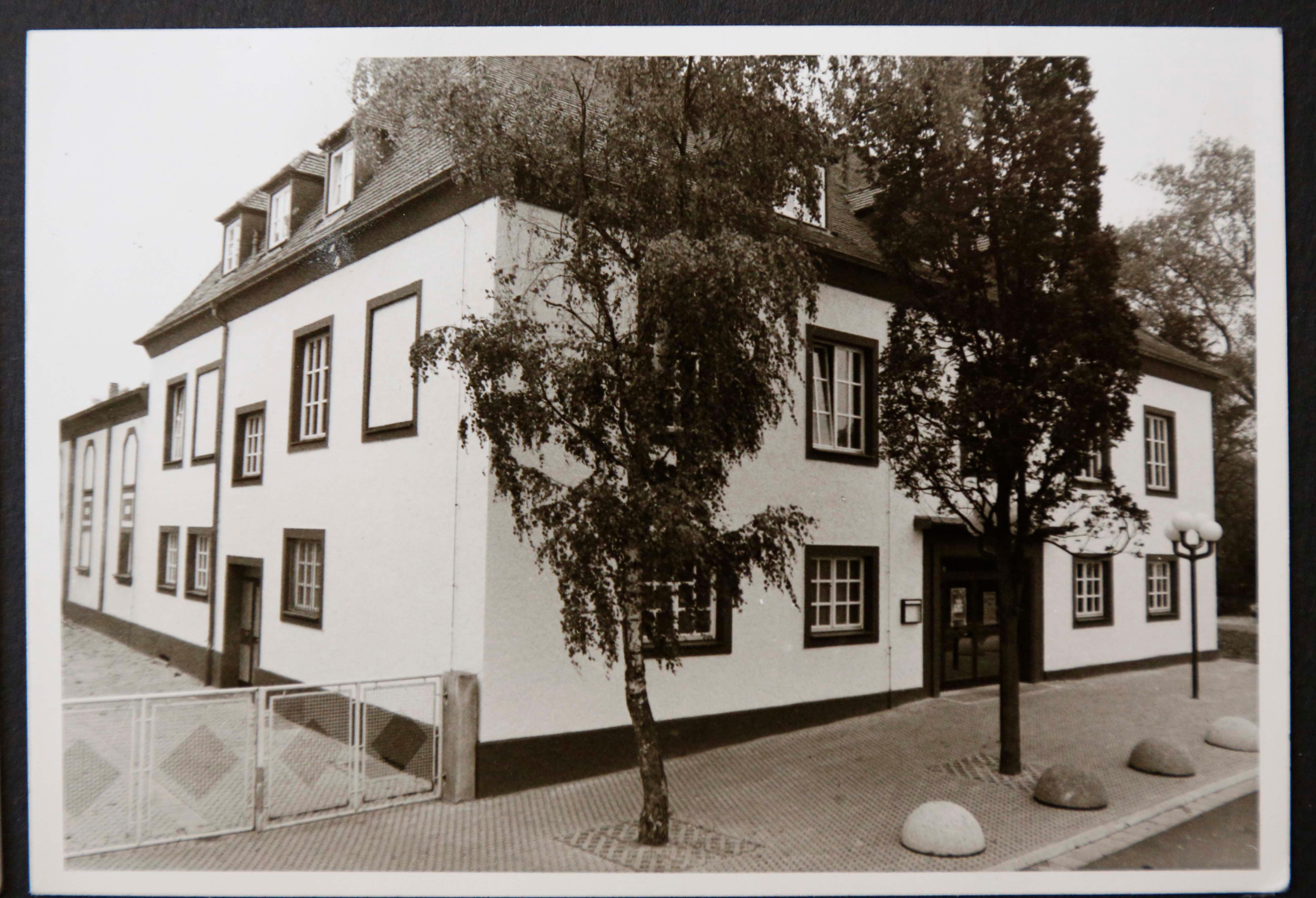 Hier einmal die Nahansicht auf die Turnhalle.