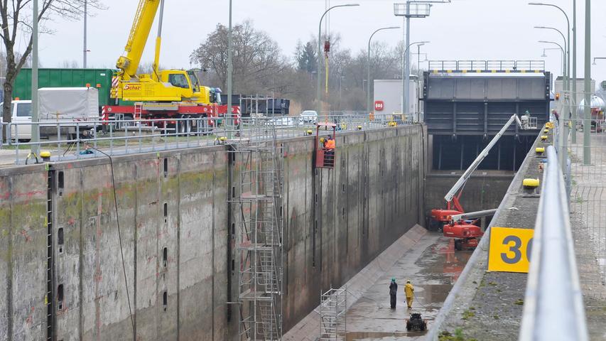 Main-Donau-Kanal: Schleuse wird geschrubbt