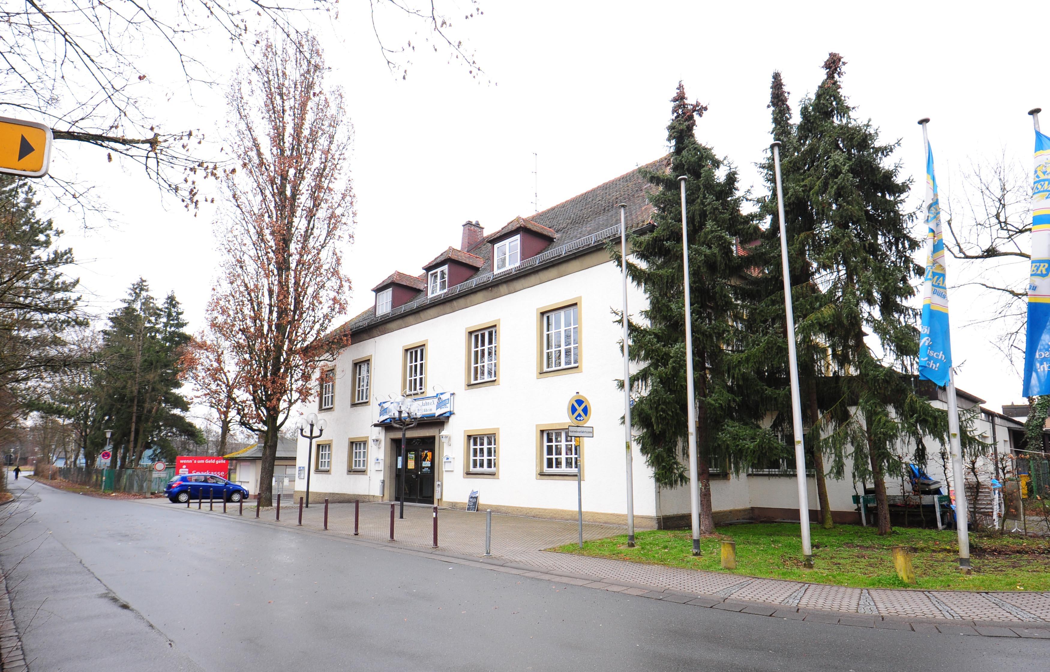 Aktuelle Außenansicht der Jahn-Kulturhalle