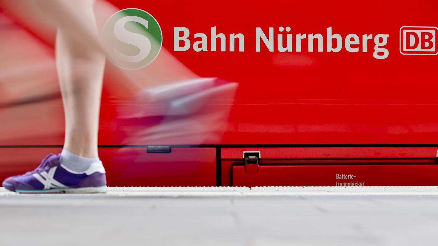 Die Nürnberger S-Bahn wird täglich von Tausenden Menschen genutzt. Die Nürnberger S-Bahn wird täglich von Tausenden Menschen genutzt.