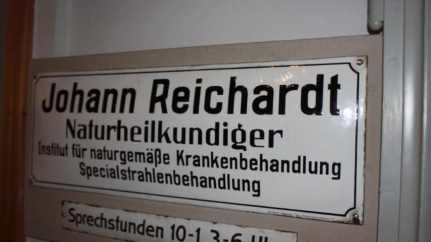 Naturgemäße Kranken- und Specialstrahlenbehandlung bot Johann Reichardt in seiner Praxis an.