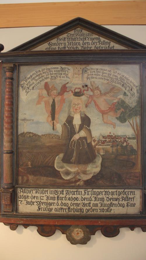 Auf dieser Totentafel für den siebenjährigen Martin Firlinger, der von einem Pferd überrannt wurde, stammt aus dem Jahr 1690 und zeigt die älteste Stadtansicht von Gunzenhausen.