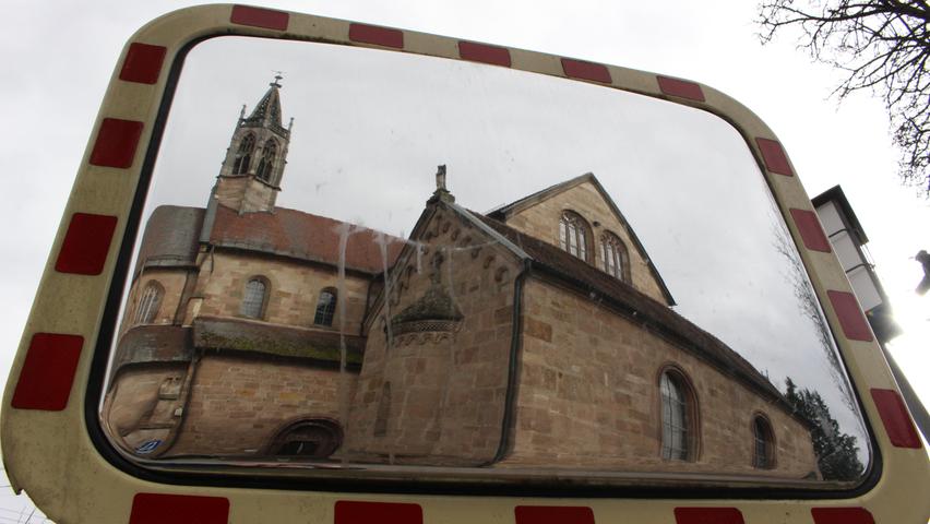 Als Teil des Klosters Heilsbronn gehört die Kirche zur ehemaligen Abtei der "Zisterzienser". Im gesamten Gebiet rund um die Klosterkirche befindet sich heute das Religionspädagogische Zentrum der Evangelischen Kirche Bayern.