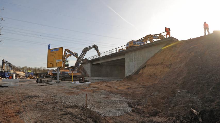 Mit Staub und Lärm: Autobahnbrücke in Forchheim wird abgerissen