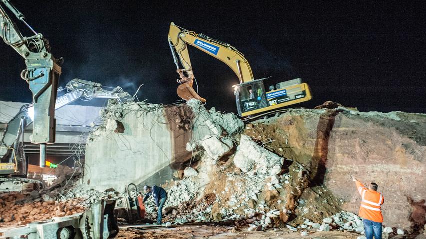 Mit Staub und Lärm: Autobahnbrücke in Forchheim wird abgerissen