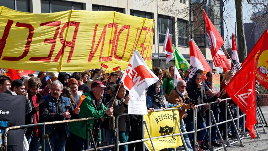 Auflauf am Jakobsplatz: Protest gegen Pegida-Kundgebung