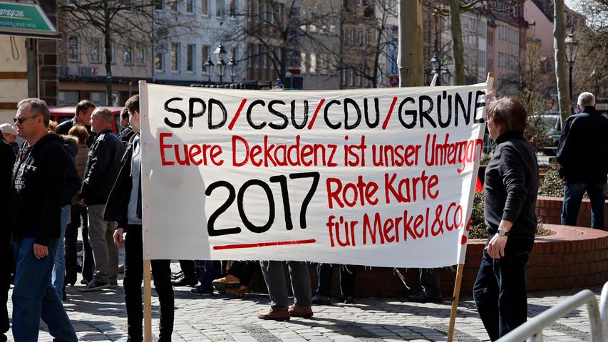 Auflauf am Jakobsplatz: Protest gegen Pegida-Kundgebung