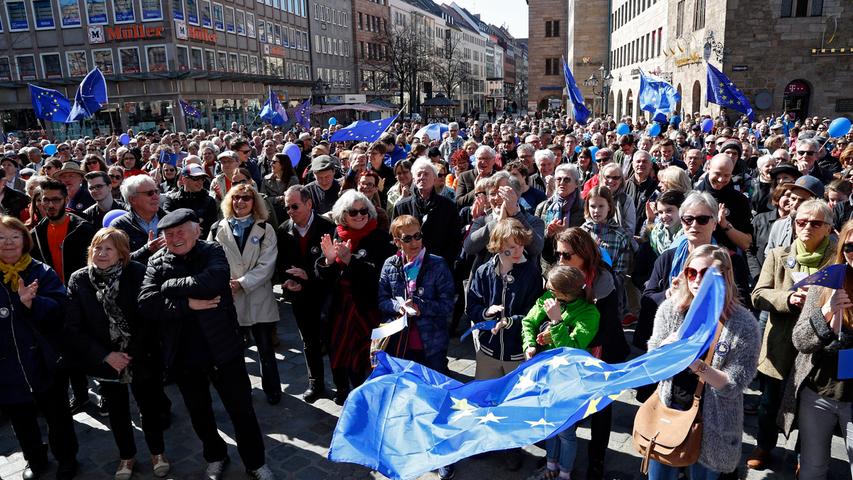 Nürnberg zeigt Flagge: 1000 Menschen demonstrieren für Europa