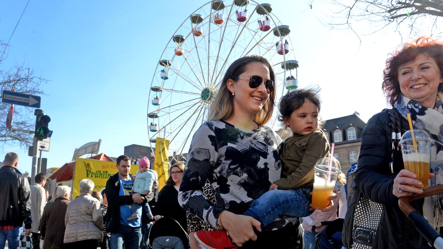 So sah das im vergangenen Jahr aus: Der Frühlingsmarkt und der verkaufsoffene Sonntag lockten viele Menschen in die Stadt. So sah das im vergangenen Jahr aus: Der Frühlingsmarkt und der verkaufsoffene Sonntag lockten viele Menschen in die Stadt.