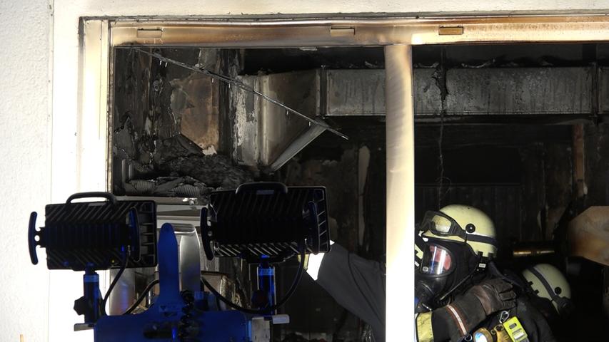 Haus evakuiert: Asia-Restaurant in Nürnberg brennt aus