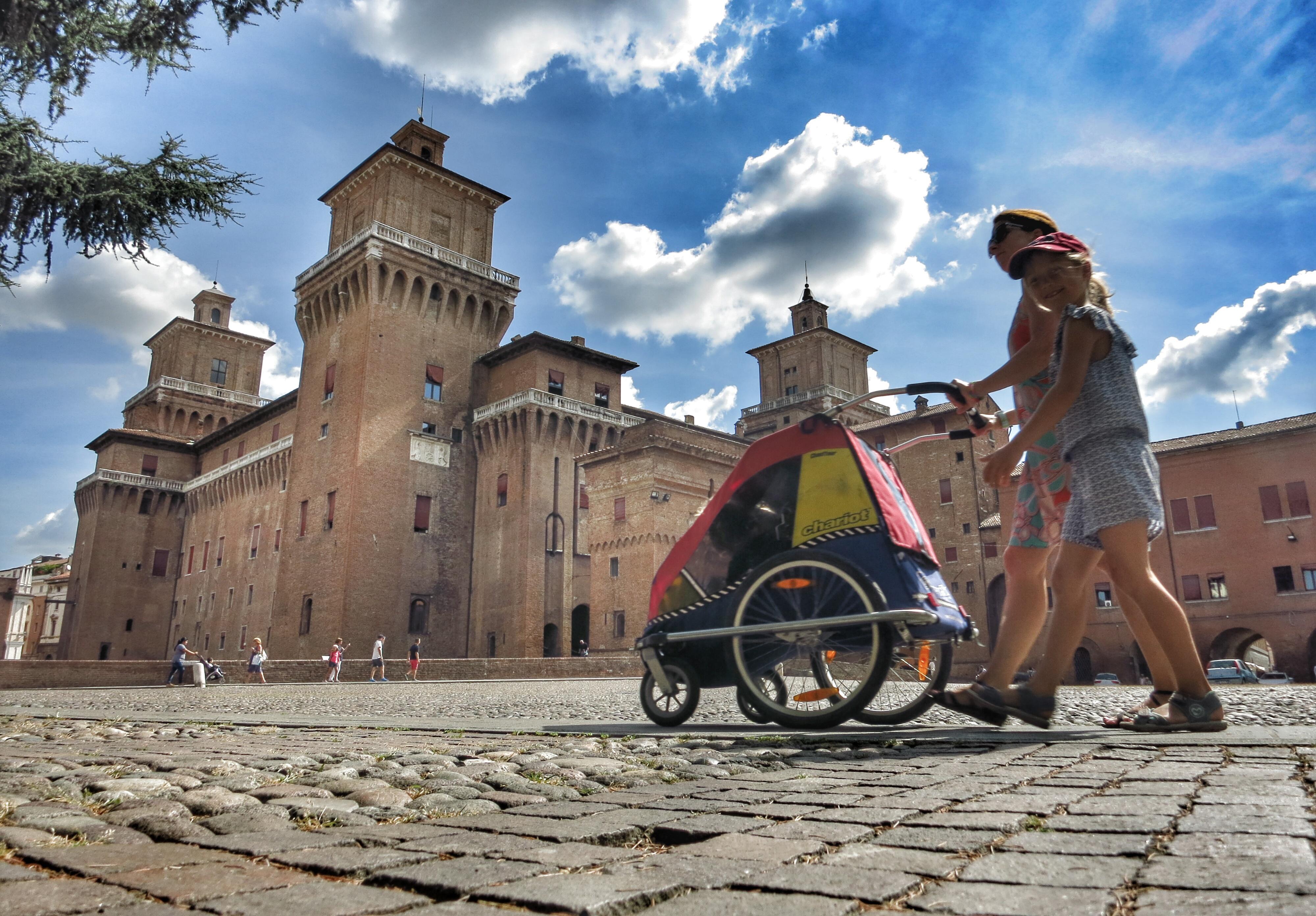 Ferrara liegt auf dem Weg in die Emilia Romagna. Die Stadt lohnt auf alle Fälle einen Zwischenstopp.