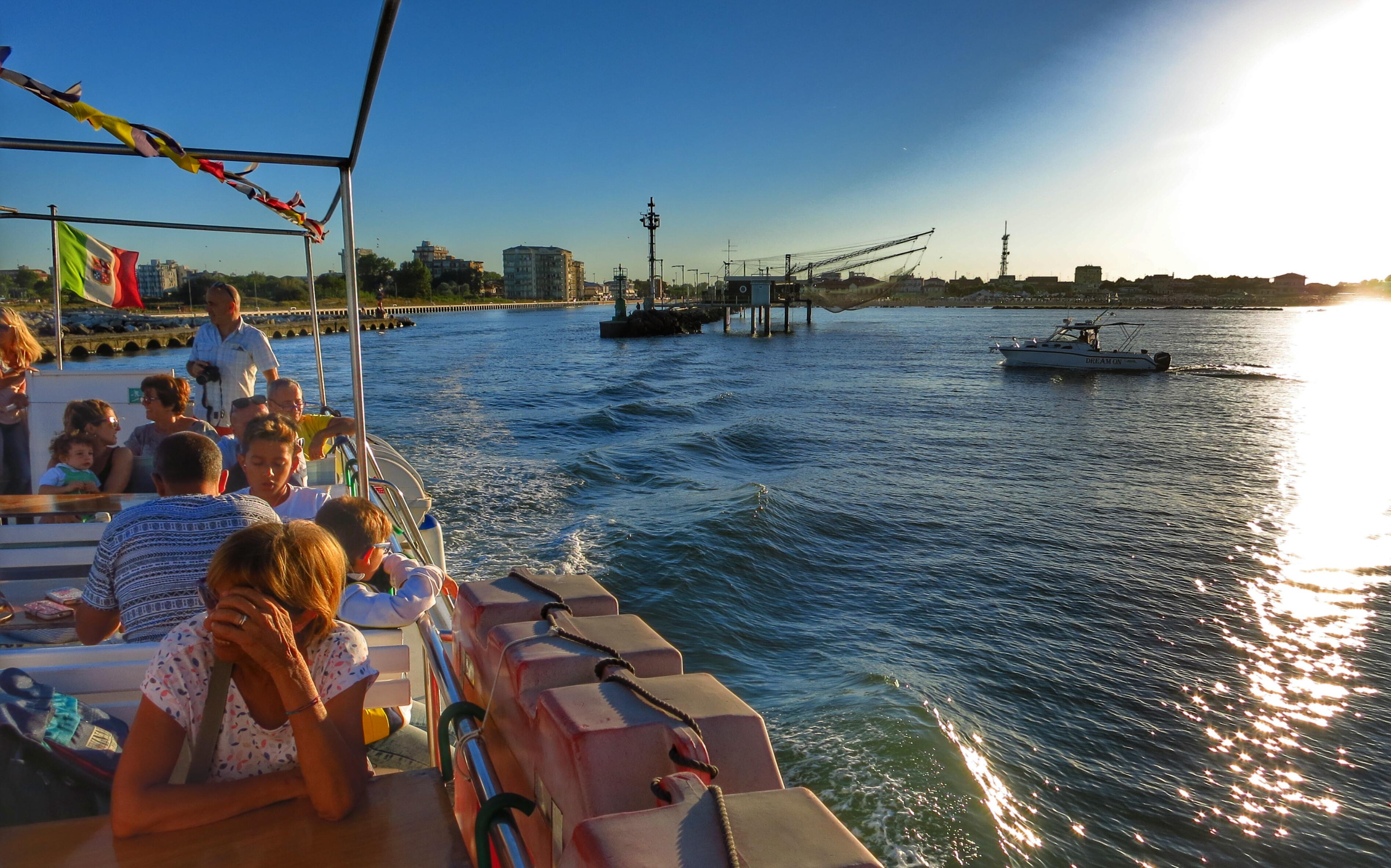 Bootsfahrt durch die Laguna von Comaccio.