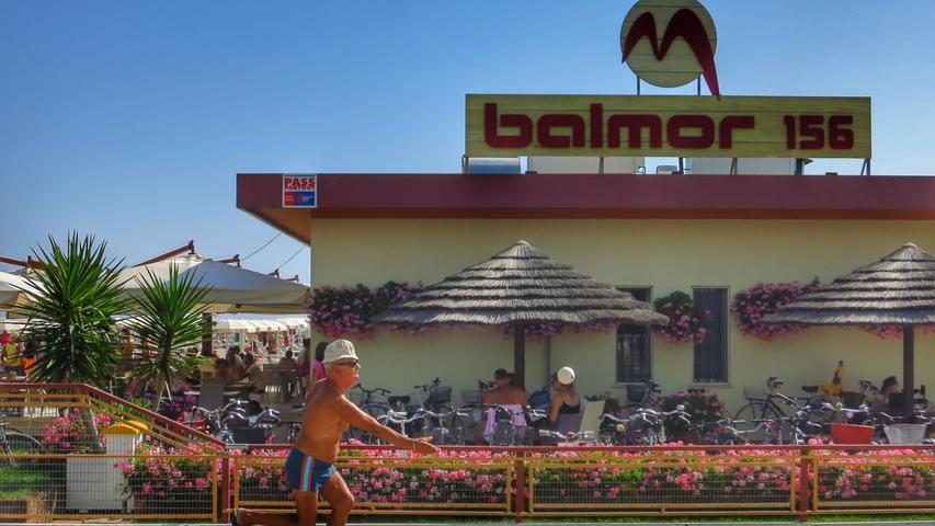 Balmor 156 ist eines dieser typischen italienischen Strandbäder, wo man die Infrastruktur eines Strandhotels vorfindet. Inklusive Boccia-Bahn.