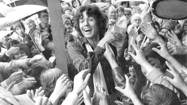 Mit Songs wie „Du kannst nicht immer siebzehn sein" eroberte Chris Roberts in den siebziger Jahren den Schlagerhimmel. 1977 war er zu Gast in Schloss Thurn.