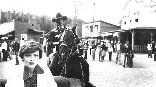 Unter den Besuchern des Parks waren auch zahlreiche Promis. Eine davon: Uschi Glas, die am Muttertag 1976 in Heroldsbach weilte. Benedikt Graf Bentzel erinnert sich, dass unter anderem auch Torjäger-Legende Gerd Müller und Schlagerstar Roberto Blanco da gewesen sind.