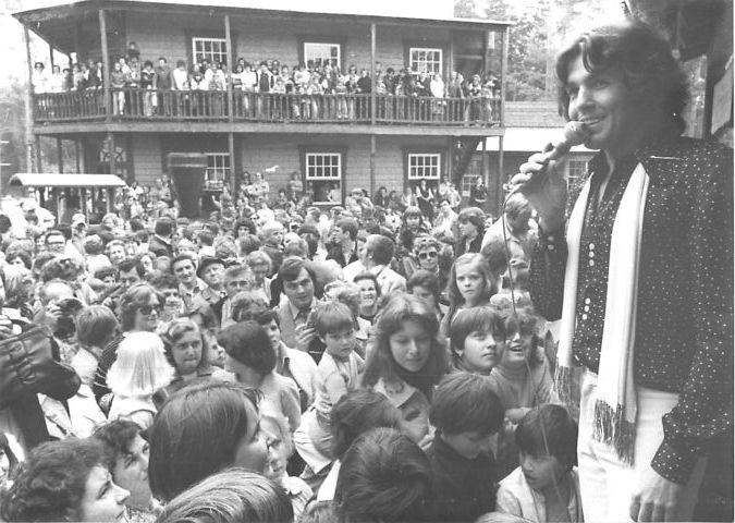 Statt mit Cowboys und Pferden füllte sich die Westernstadt damals mit Fans und Groupies.