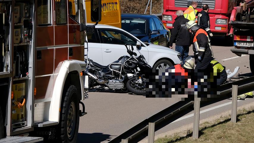 Auffahrunfall bei Sengenthal: Motorradfahrer schwer veletzt