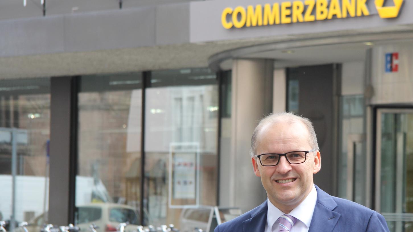 Michael Krauß, Chef des Privatkundenbereichs in der Niederlassung Nürnberg der Commerzbank: Das Girkonkonto soll weiter kostenlos bleiben.