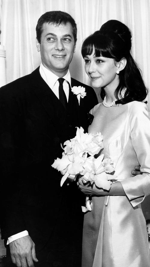 Bei den Dreharbeiten zu "Taras Bulba" lernte sie 1961 Tony Curtis kennen, der sich daraufhin für sie von seiner Ehefrau Janet Leigh trennte. Im Februar 1963 heirateten die beiden in den USA.