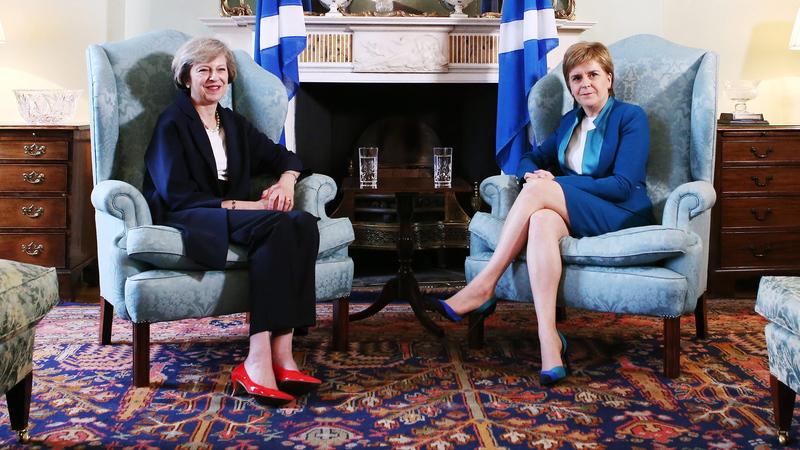 London müsste einem Unabhängigkeitsreferendum in Schottland zustimmen. Premierministerin Theresa May ist daher in engem Kontakt mit Schottlands Regierungschefin Nicola Sturgeon.