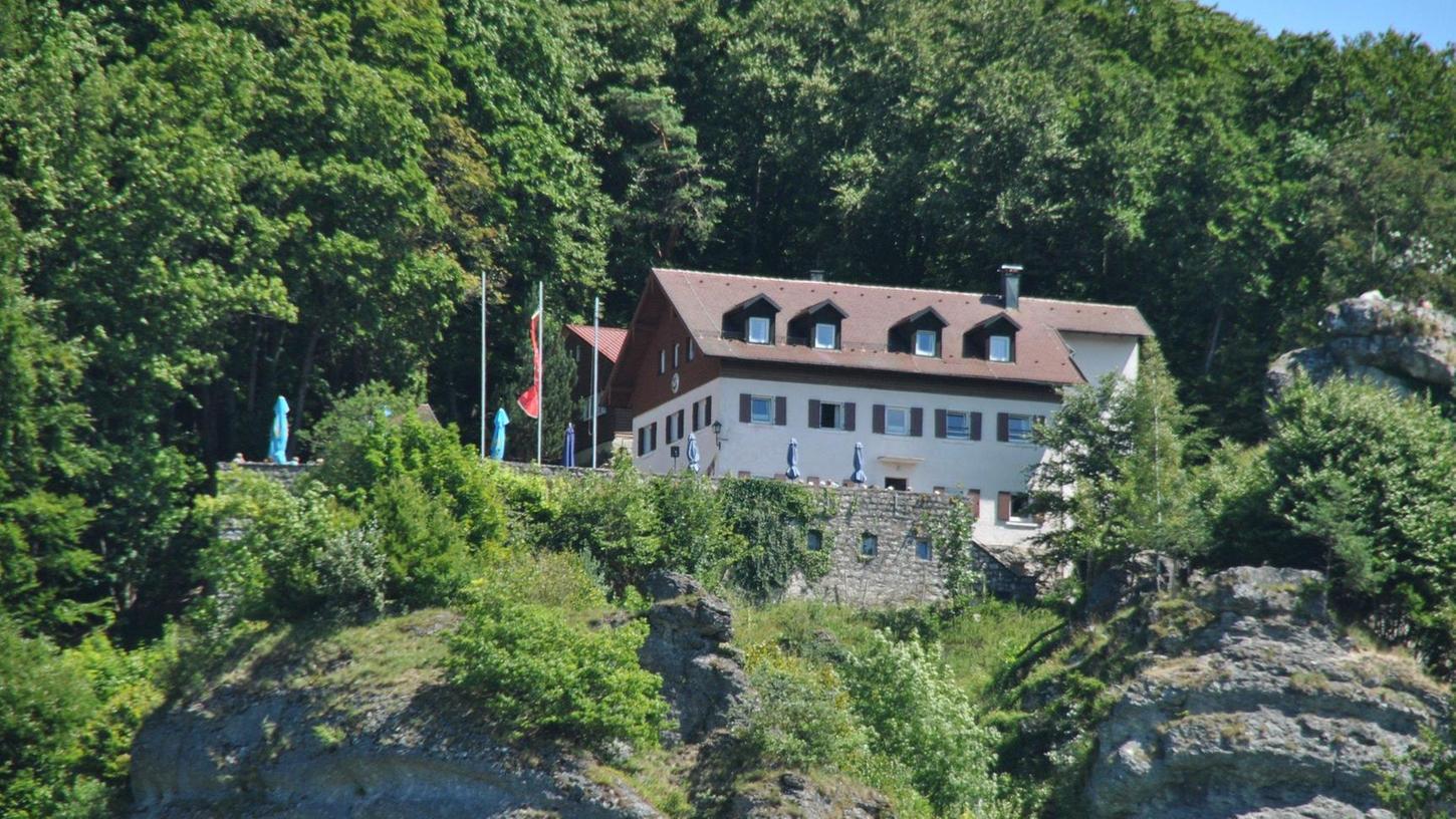 Das Haus der Naturfreunde in Veilbronn ist über dem Leinleitertal weithin sichtbar. Es ist jetzt nicht mehr Eigentum des Vereins.