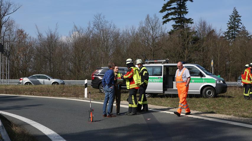 Nürnberg-Nord: Motorradfahrer rutscht unter Lastwagen und stirbt