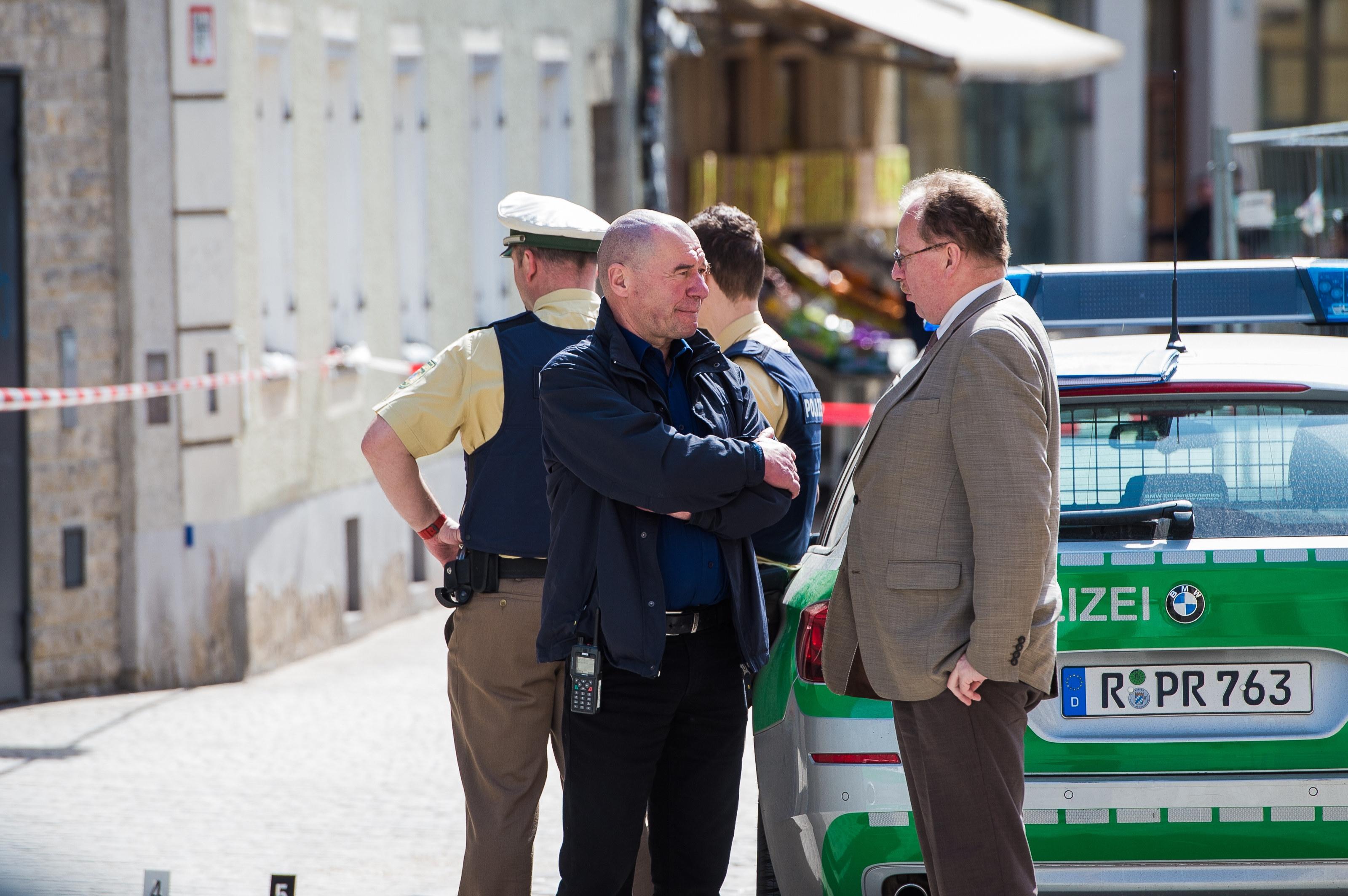 Schwerer Messerangriff In Regensburg: Kassiansplatz Abgeriegelt ...