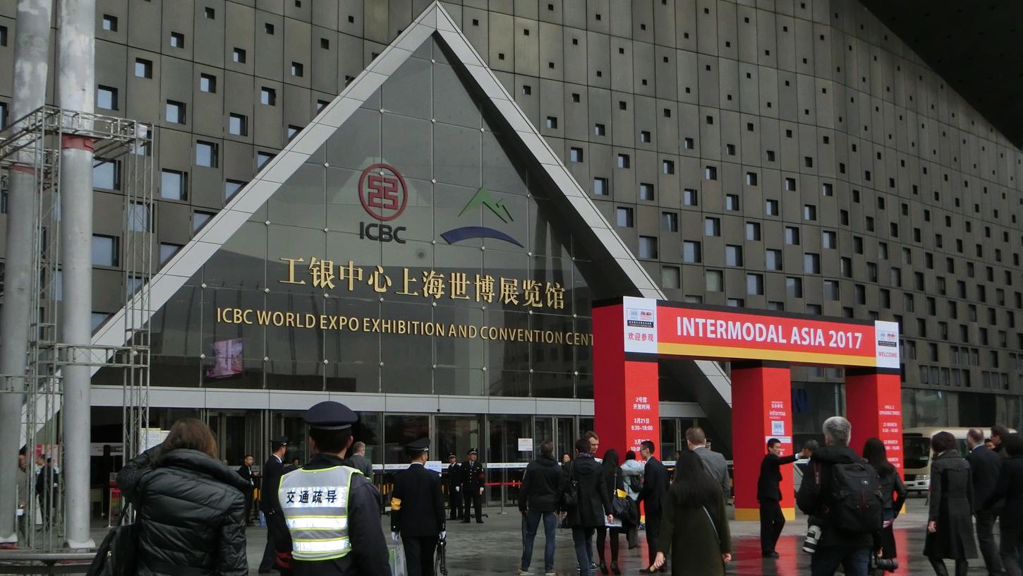Auf dem Areal der Weltausstellung in Schanghai, die 2010 stattfand, befindet sich heute ein Messezentrum. Hier veranstaltet auch die NürnbergMesse China Schauen und Kongresse.