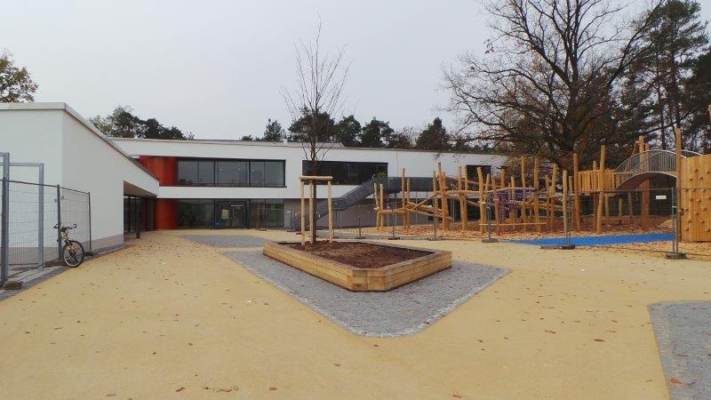 Diese Schule sind eigentlich zwei: Verteilt auf Gebäude in der Viatisstraße und in der Siedlerstraße lernen hier rund 400 Schüler verteilt auf 17 Klassen. Zur Schul-Homepage.