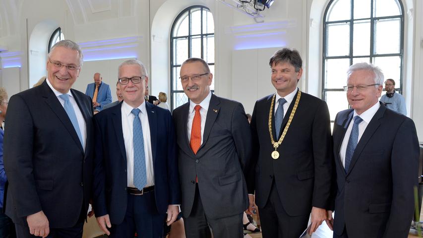 Zu den weiteren Gratulanten gehörten Altkanzler Thomas Schöck (Mitte) und Alt-Präsident Dieter Grüske (rechts).