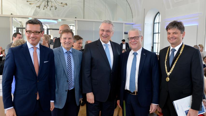 Auch Nürnbergs Wirtschaftsreferent Michael Fraas (links) und MdL Hermann Imhof (zweiter v.l.) waren unter den rund 150 Gästen.