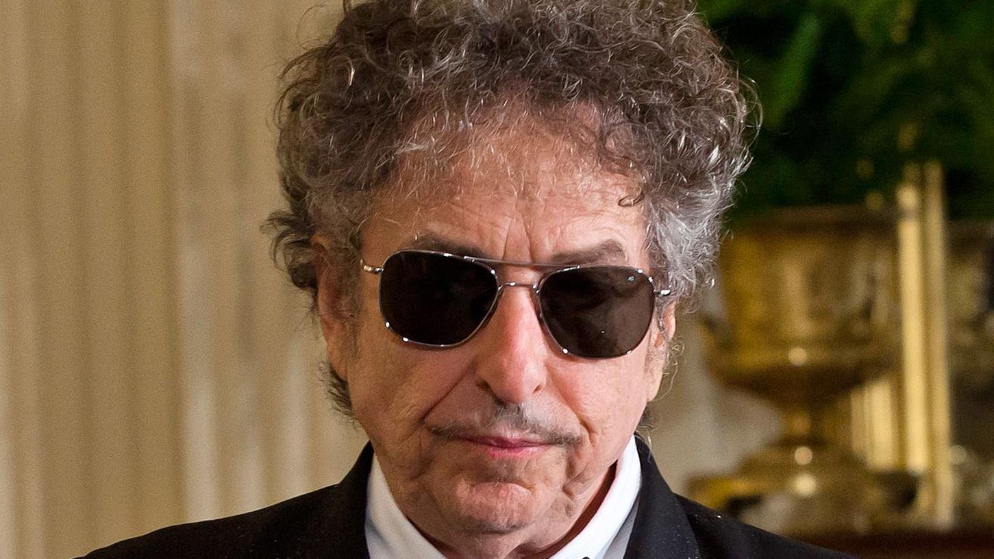 Klammheimlich: Bob Dylan holt endlich Nobelpreis ab