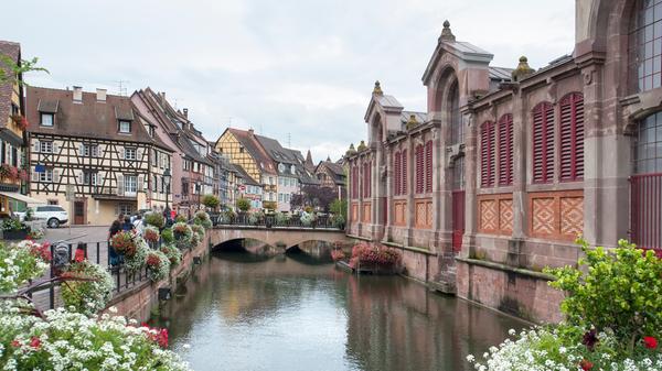 Colmar (hier eine heutige Stadtansicht) war neben Basel und Straßburg eine Station auf Albrecht Dürers Gesellenwanderung, auf die er sich 1490 begab. In Colmar hatte er bei Martin Schongauer als Geselle arbeiten wollen. Aber er traf dort erst nach dem Tod des Meisters ein.