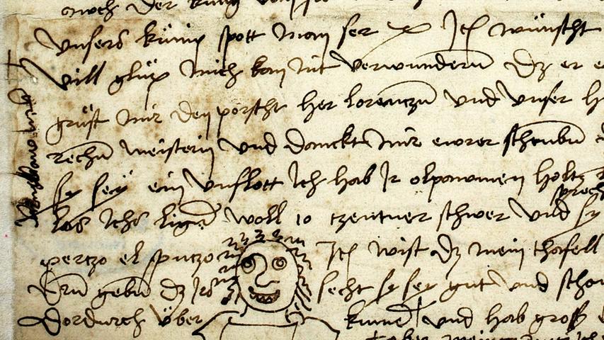  Y und I verwendete Dürer beim Schreiben für kurzes und langes i. Für die Umsetzung der Sprache in Schrift stand ihm kein festes Regelwerk zur Verfügung. Das heißt, er schrieb weitestgehend so, wie er sprach. Hier ein paar Beispiele: Für ein lages a verwendete er oft o: Nochteil = Nachteil. Dem Nürnberger Dialekt entsprechend machte er zwischen b und w kaum Unterschiede: erwern/erbern = arbeiten. Das Foto zeigt einen Brief Dürers an Pirckheimer von 1506.
