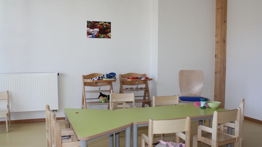 An diesem Tisch nehmen die Kinder, die die Großtagespflege besuchen, gemeinsam ihre Mahlzeiten ein.
