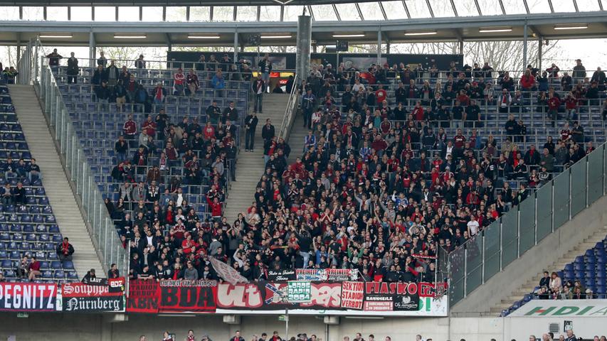 17.30 Uhr an einem Dienstag und dann auch noch in Hannover. Mit dieser Spielansetzung hat die DFL den Nürnberger Fans keinen Gefallen getan. Dennoch feuern auch diesmal zahlreiche Anhänger des FCN ihre Mannschaft an.