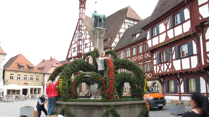 Forchheim: Kriegerbrunnen wird zum Osterbrunnen